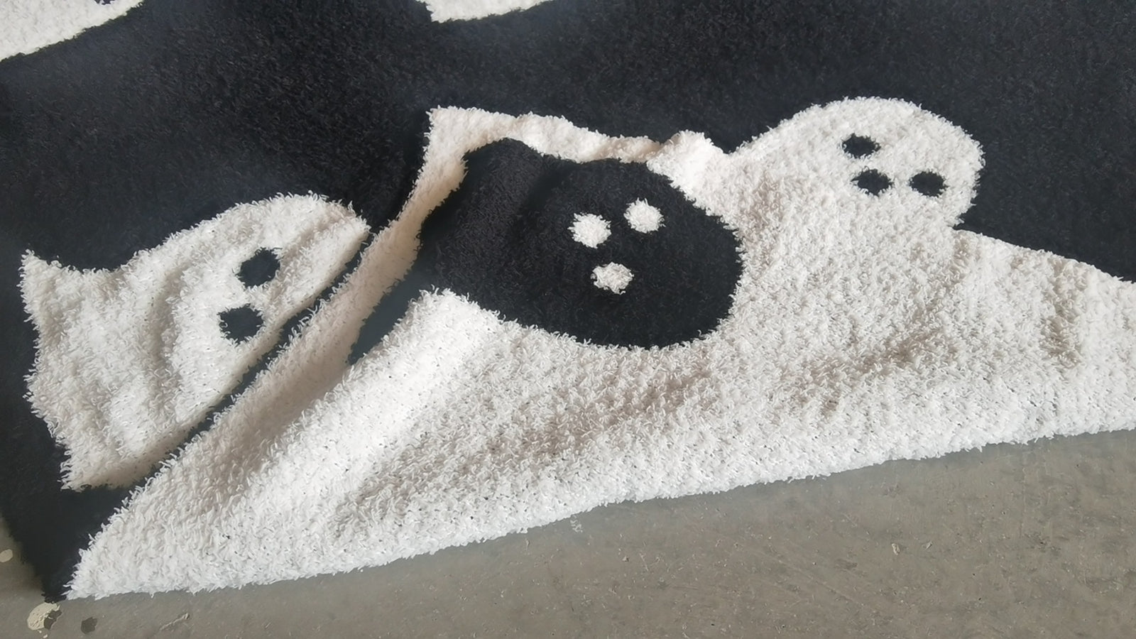 Christmas    Halloween gift Pink Ghost Blanket  half fleece Class A fleece