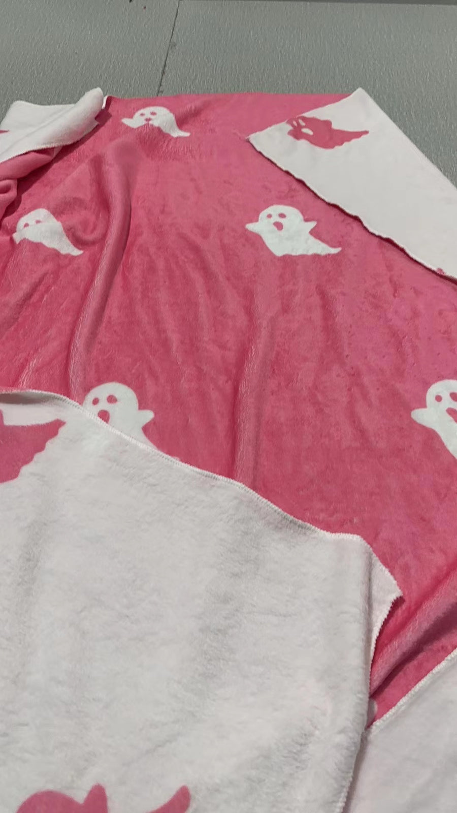 2023 Halloween Pink Ghost Blanket Flannel Reversible Super Soft Blanket