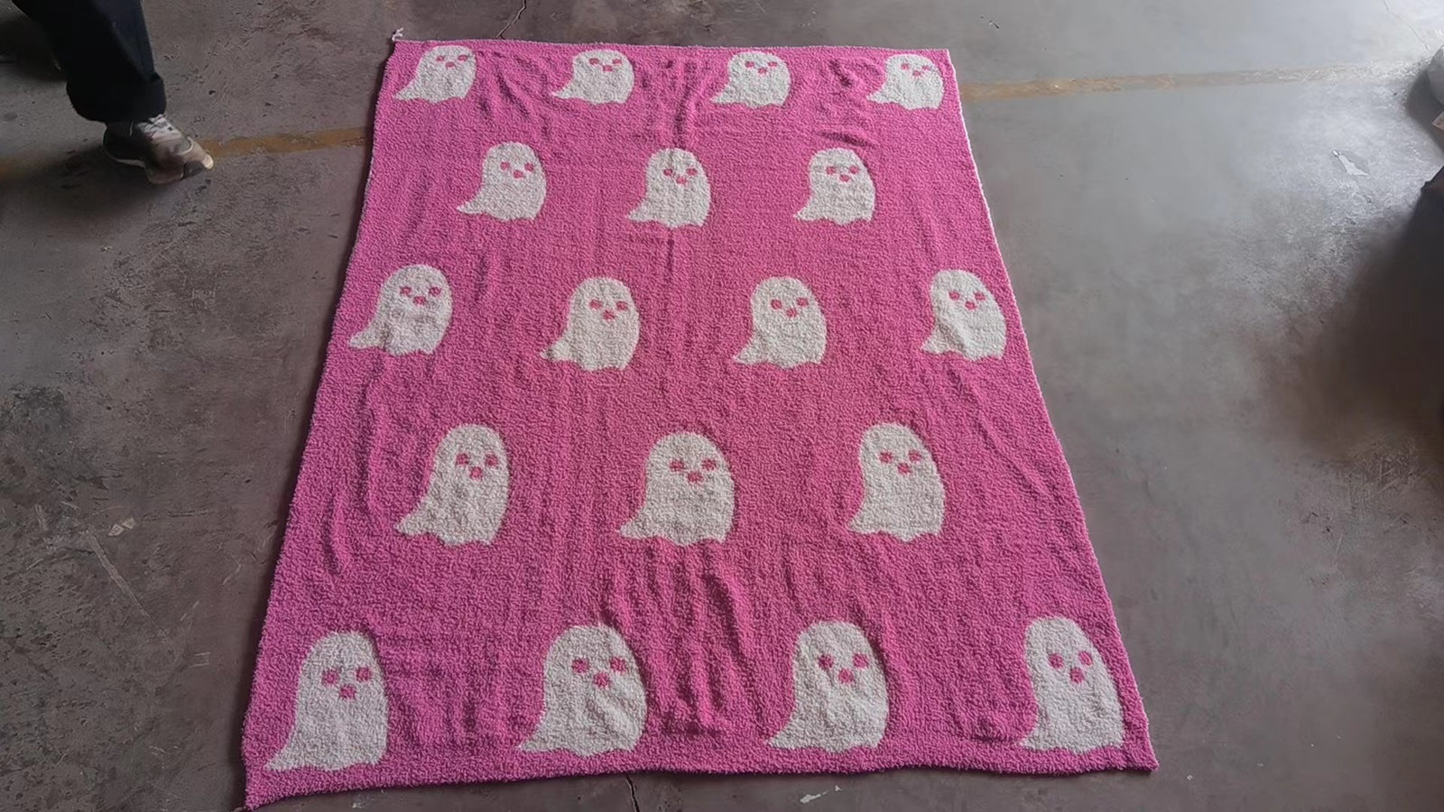Christmas    Halloween gift Pink Ghost Blanket  half fleece Class A fleece