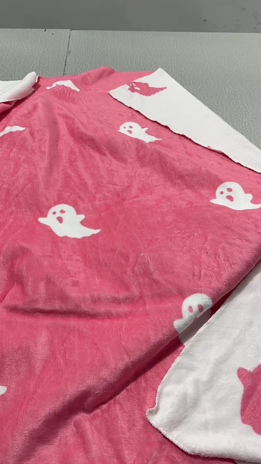 2023 Halloween Pink Ghost Blanket Flannel Reversible Super Soft Blanket